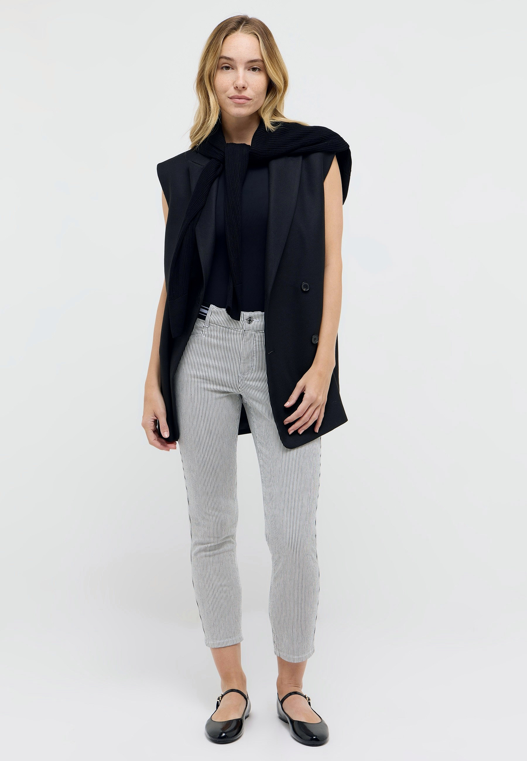 Damen-Baumwollhose mit 4-Pocket-Design – Rückansicht