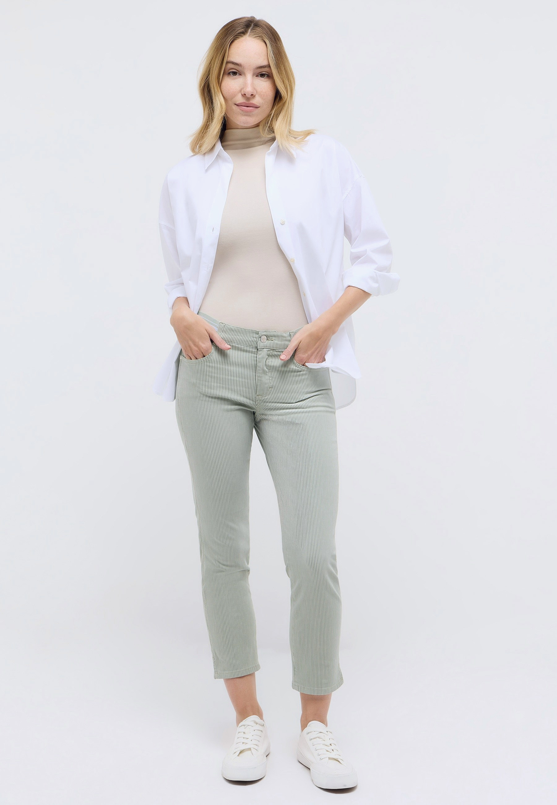 Baumwollhose für Frauen mit Bauch mit Elasthan – Rückansicht