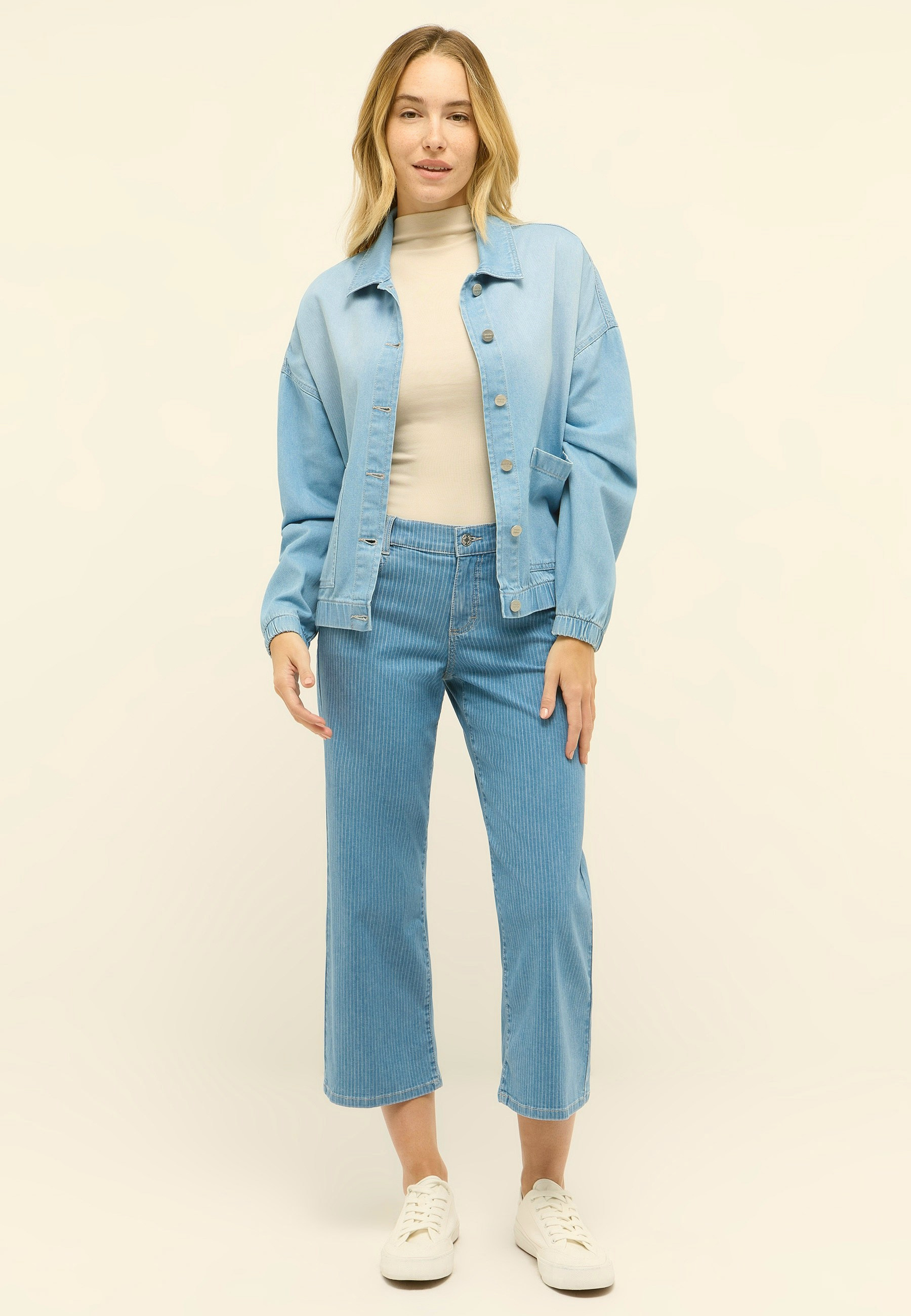Baumwolljacke mit boxy Passform für Damen – Rückansicht