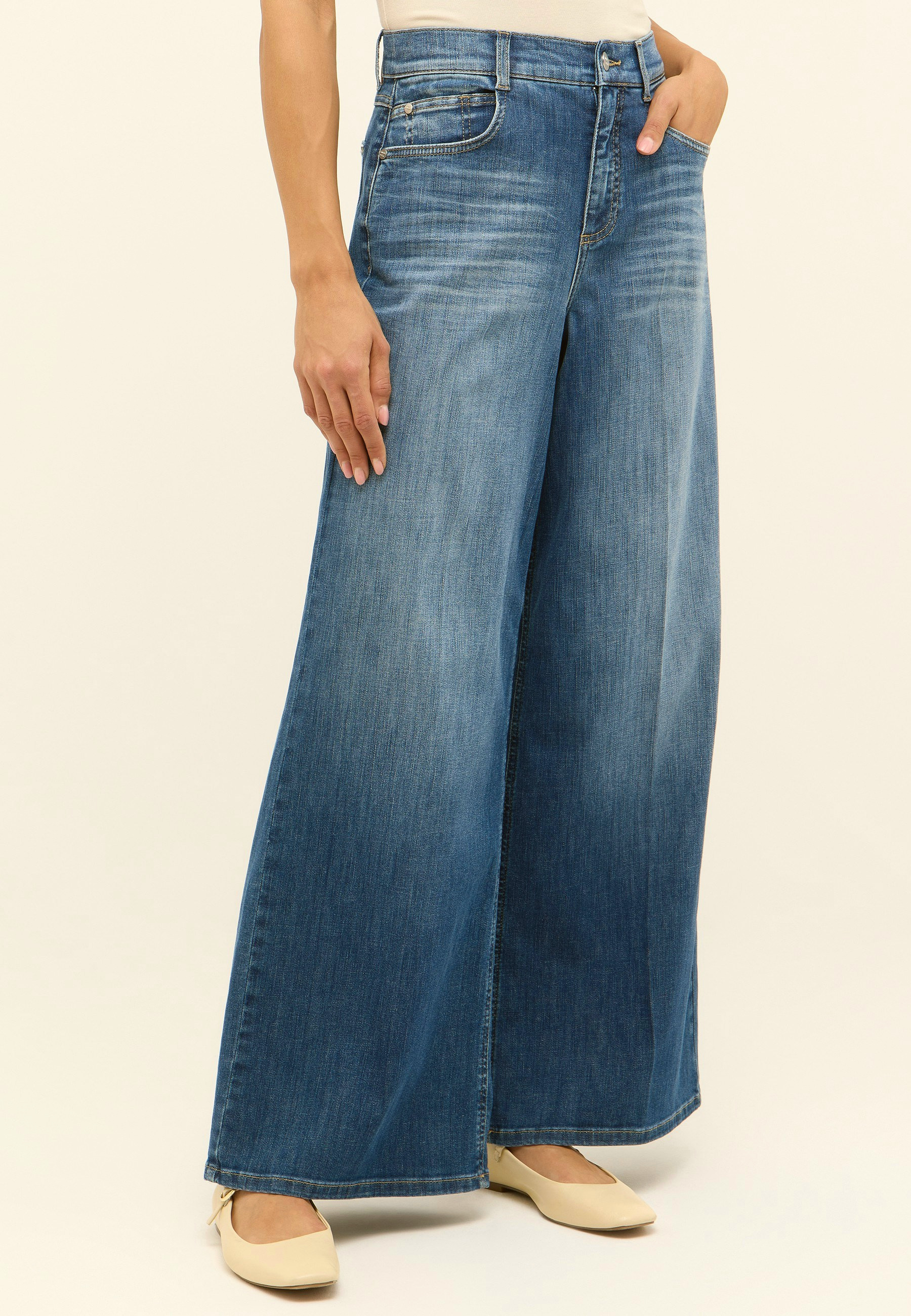 Damen Hose mit Elasthan und recycelter Baumwolle – Rückansicht