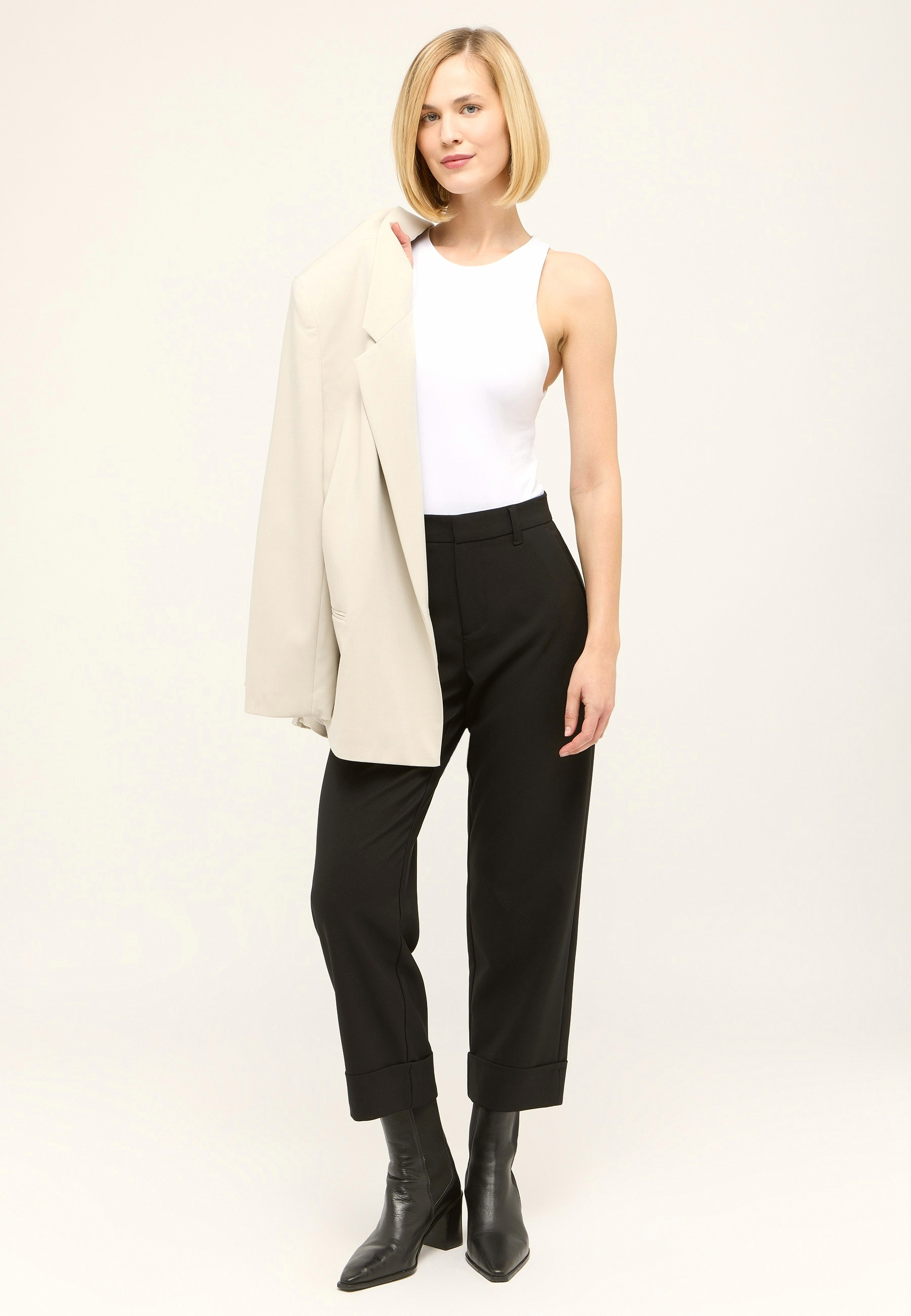 Damen Straight Fit Hose aus Polyester und Elasthan – Rückansicht