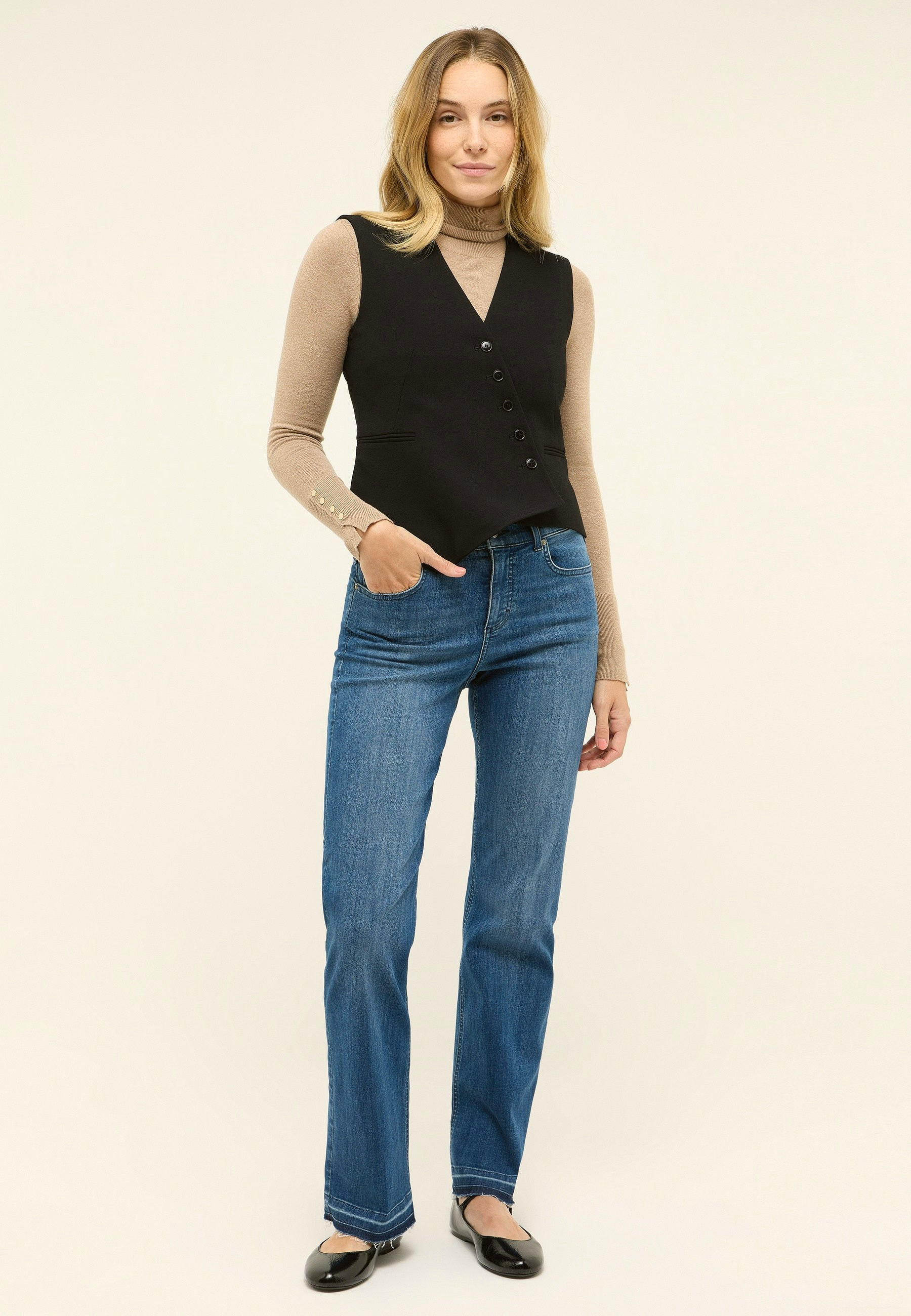 Damenhose mit Baumwolle, Polyester und Elasthan – Rückansicht