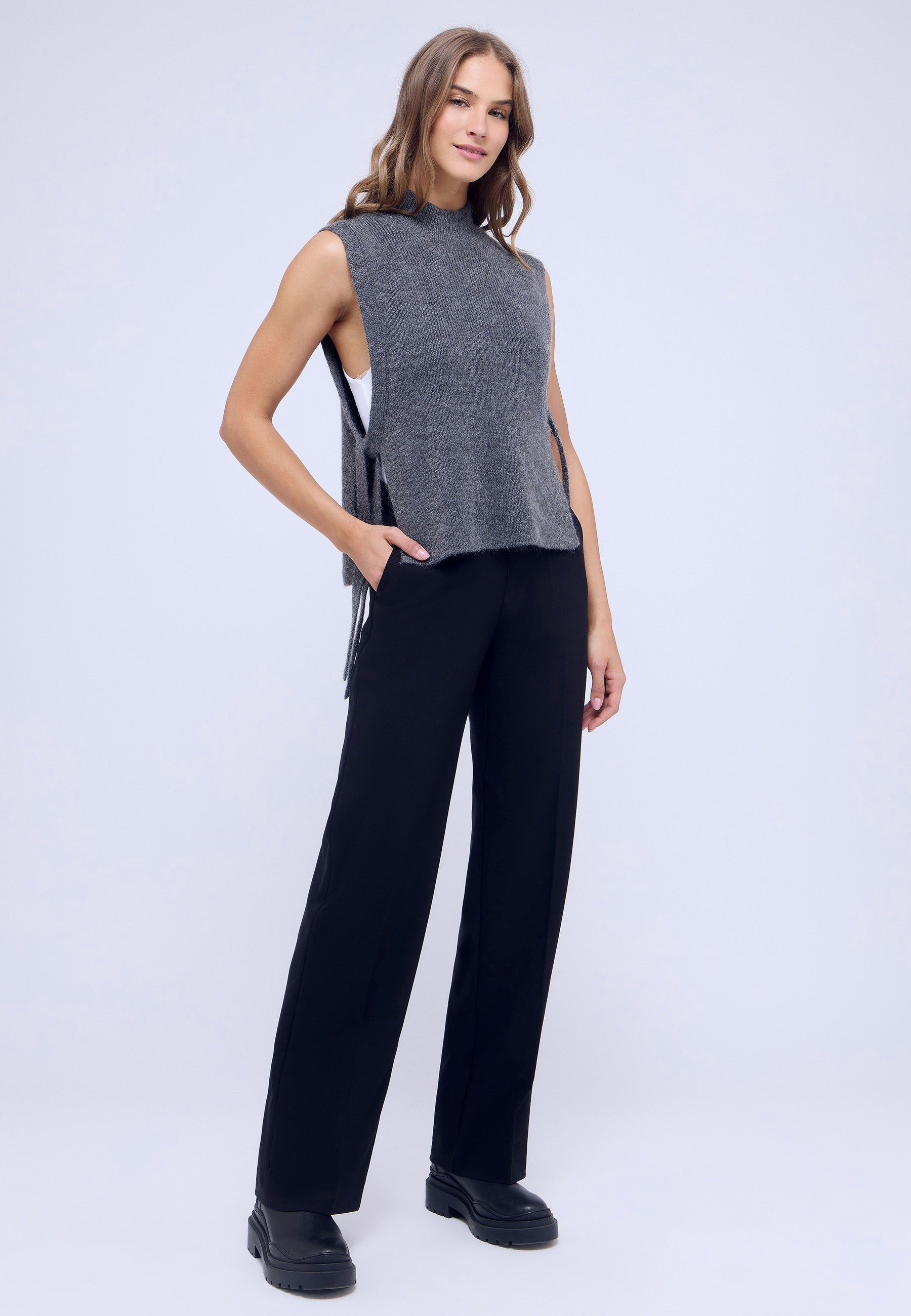 Damenhose aus Elasthan und Polyester – Rückansicht