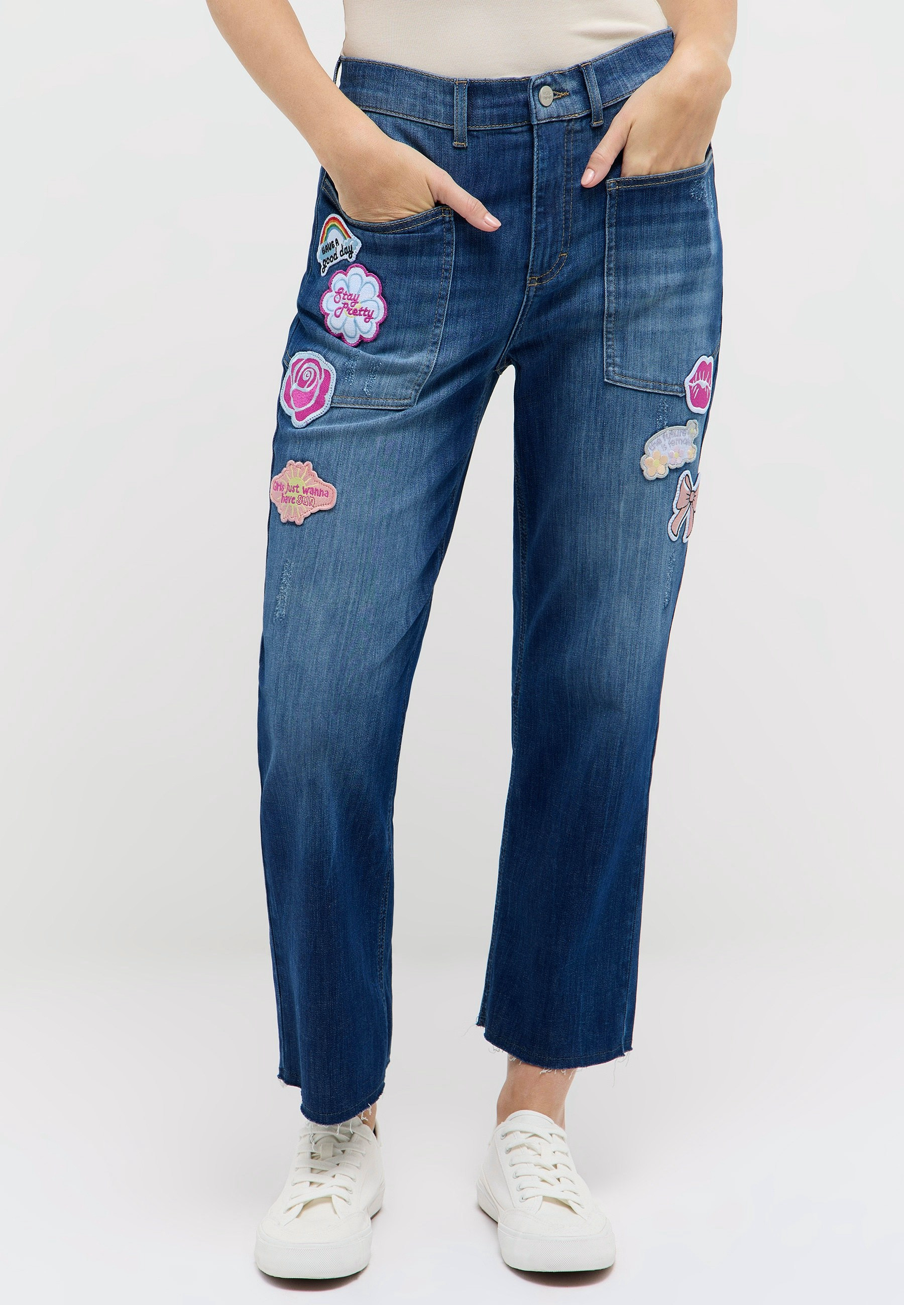 Frauen in engen Hosehosen – Mittelblau (Destroyed) Relaxed Fit | Angels
