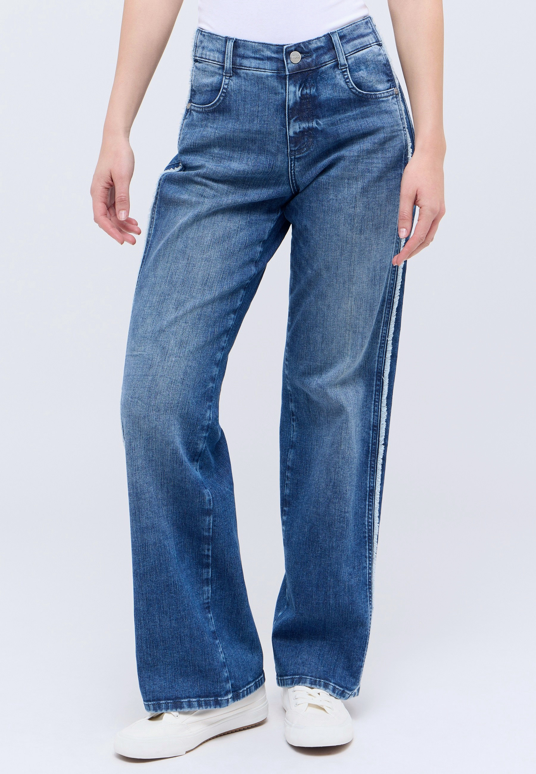 Hose mit Baumwolle und Elasthan in Relaxed Fit – Rückansicht