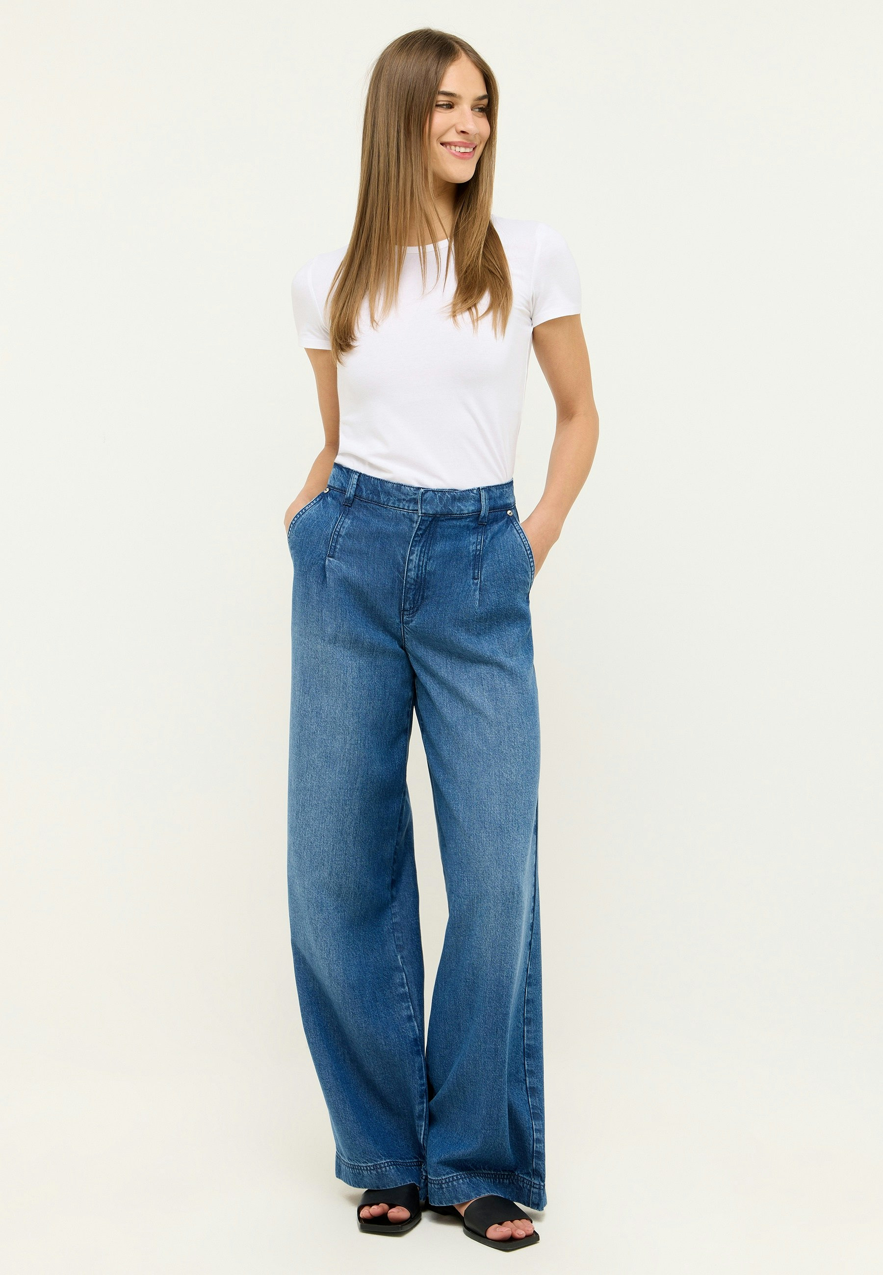 Hose Relaxed Fit aus recycelten Materialien – Rückansicht