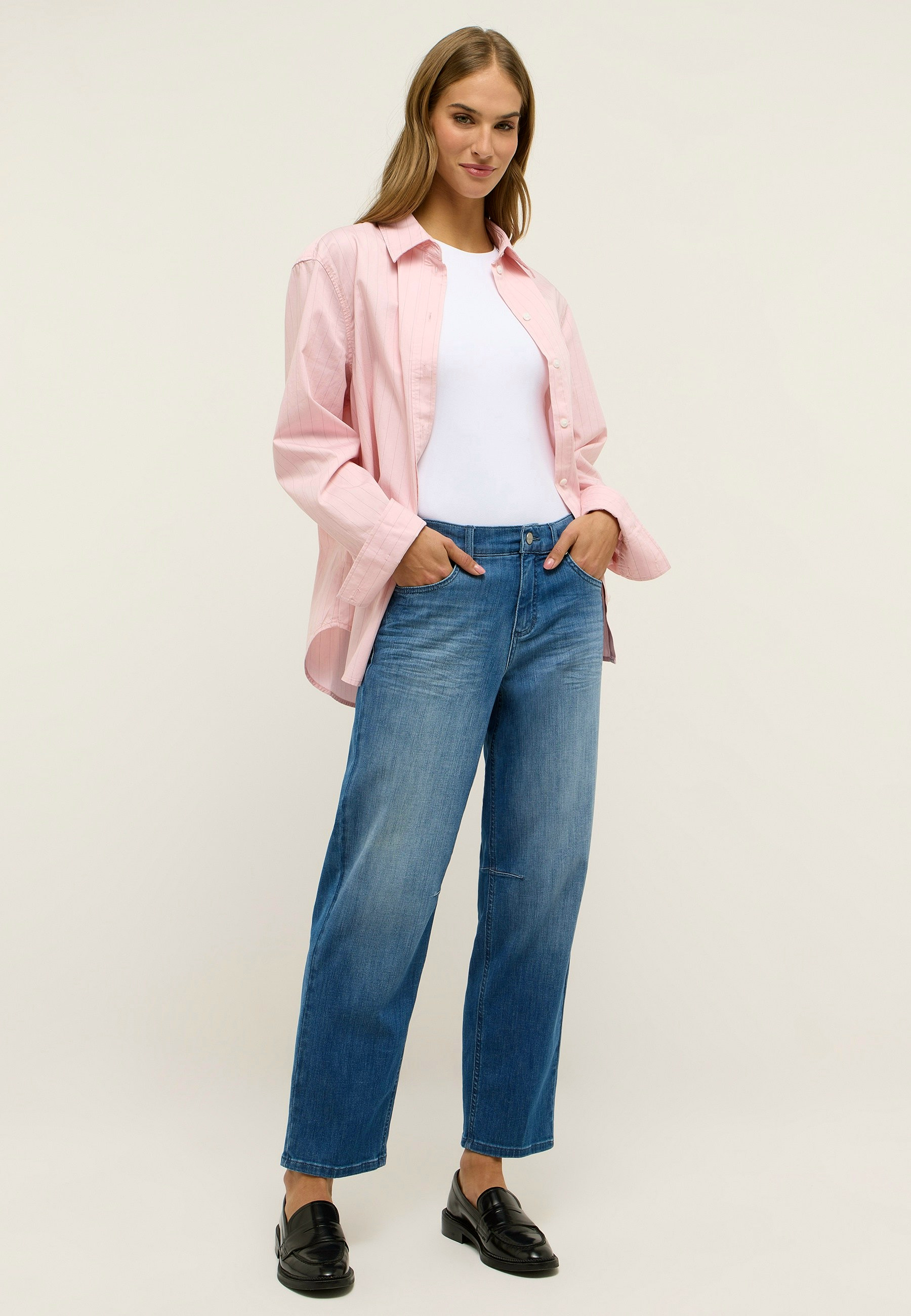 Leichte Damenhose aus recyceltem Polyester – Rückansicht