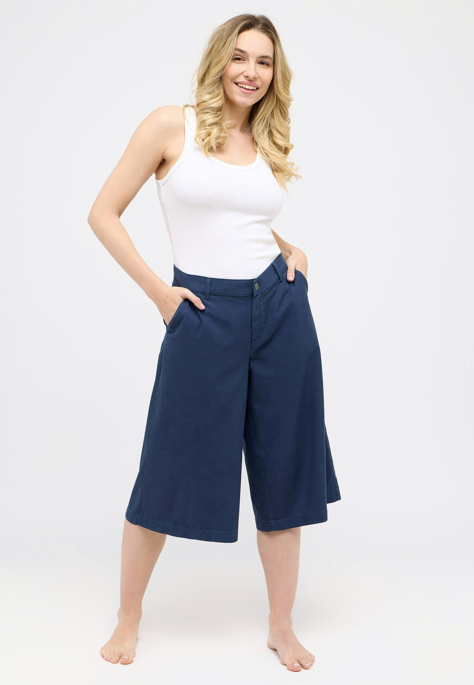 Leichte Lyocell-Baumwollhose mit weitem Bein – Seitenansicht