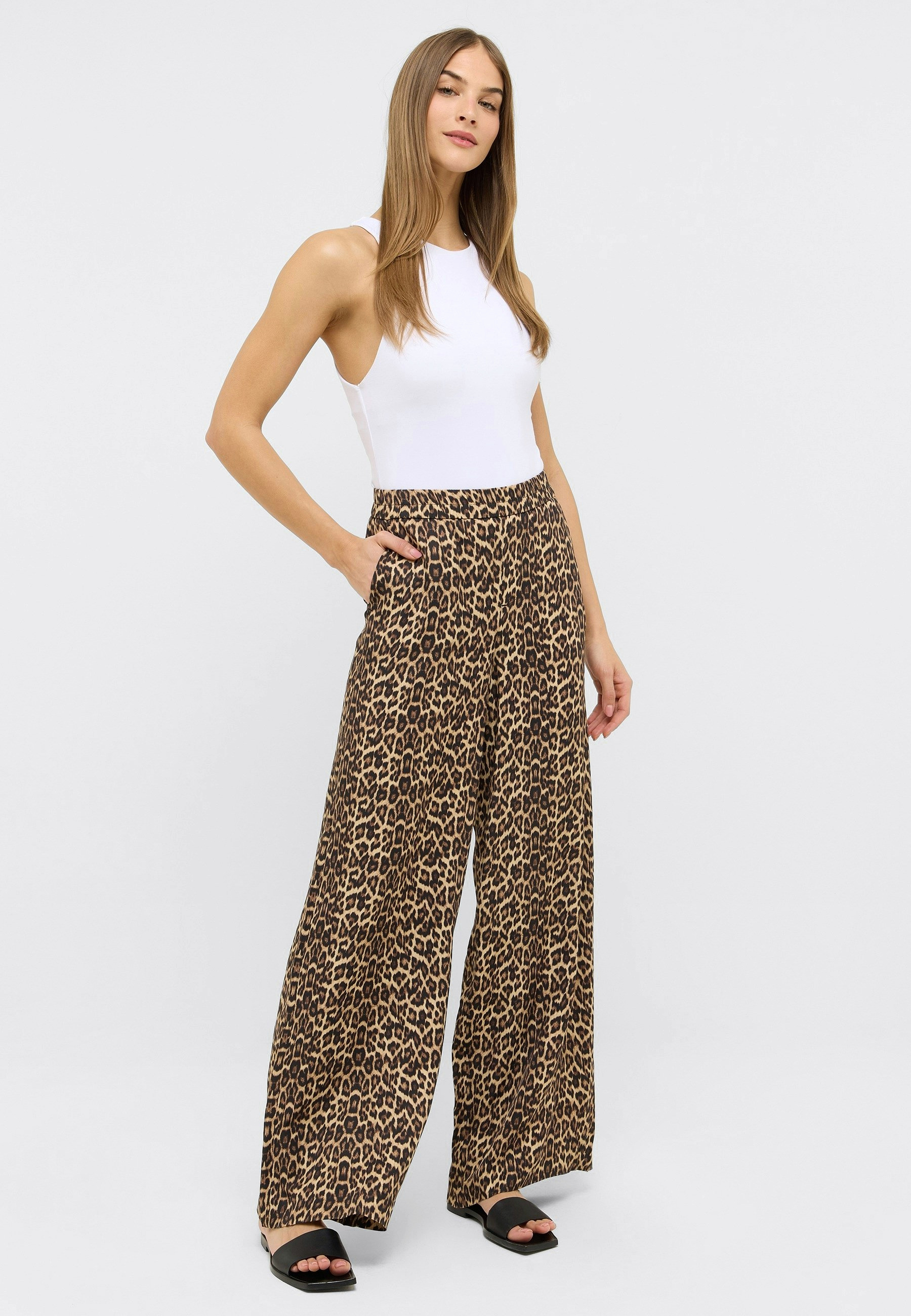 Leichte Viskose Hose mit Relaxed Fit – Rückansicht