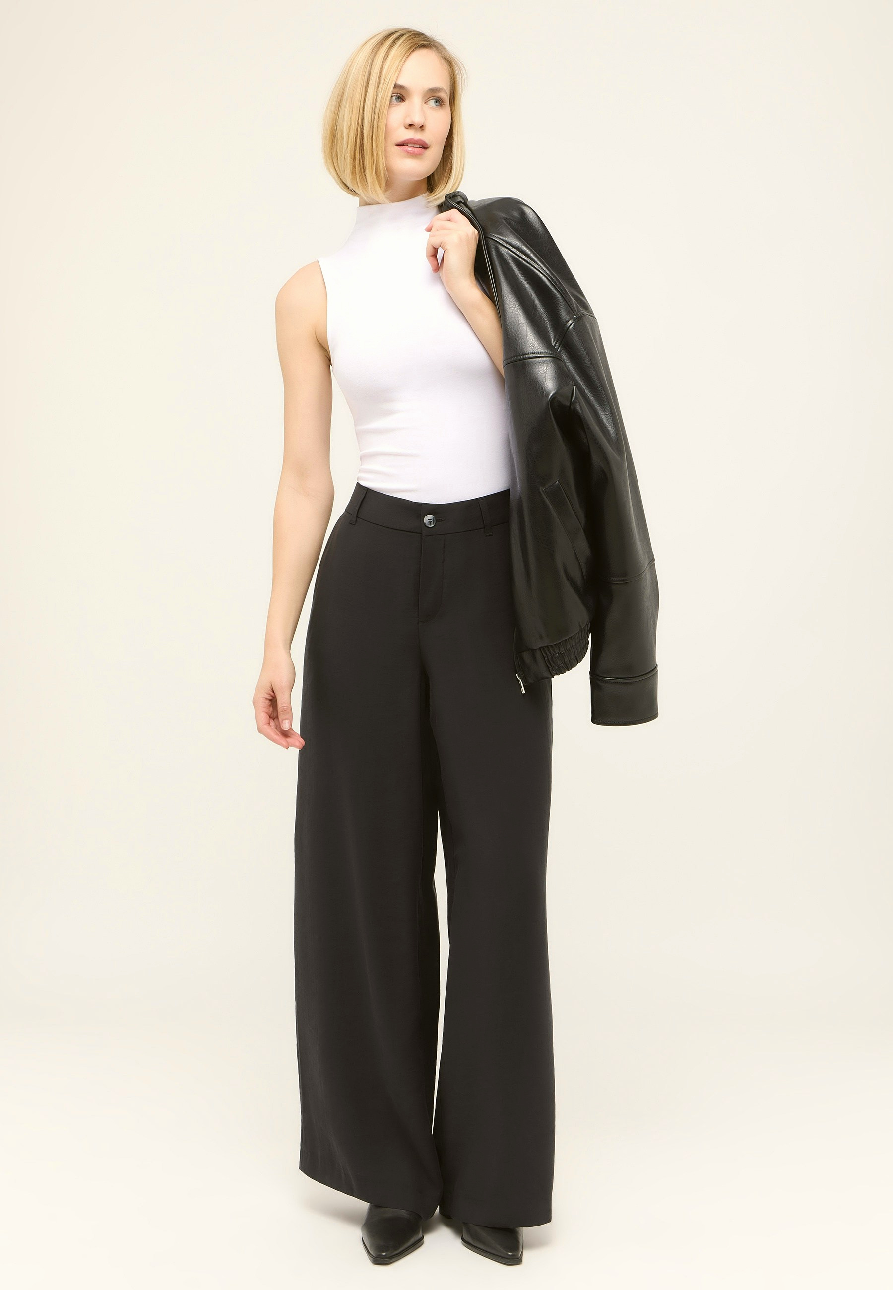 Modalmischung Hose im relaxed Fit – Seitenansicht