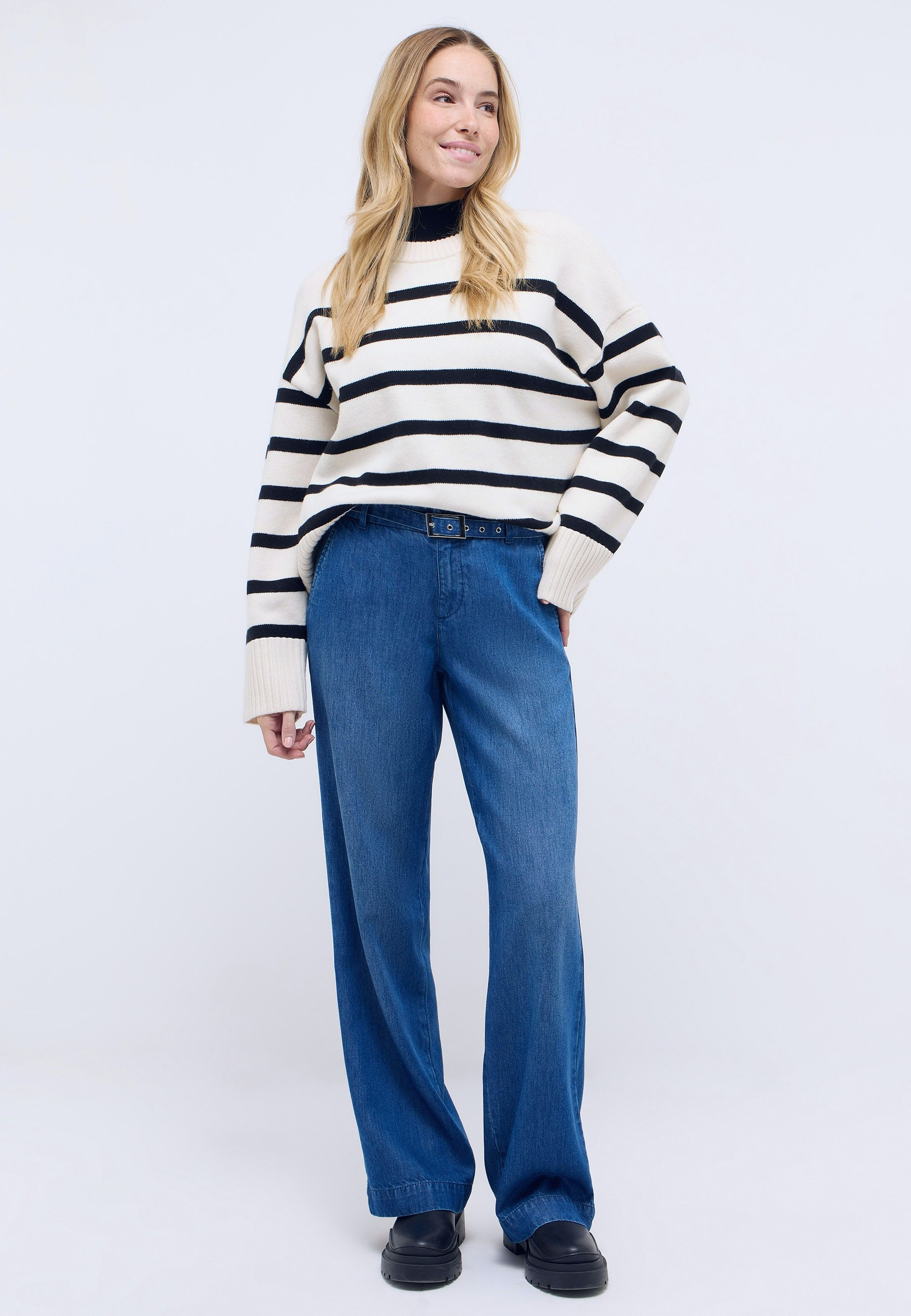 Relaxed Fit Hose aus 100% Lyocell – Rückansicht