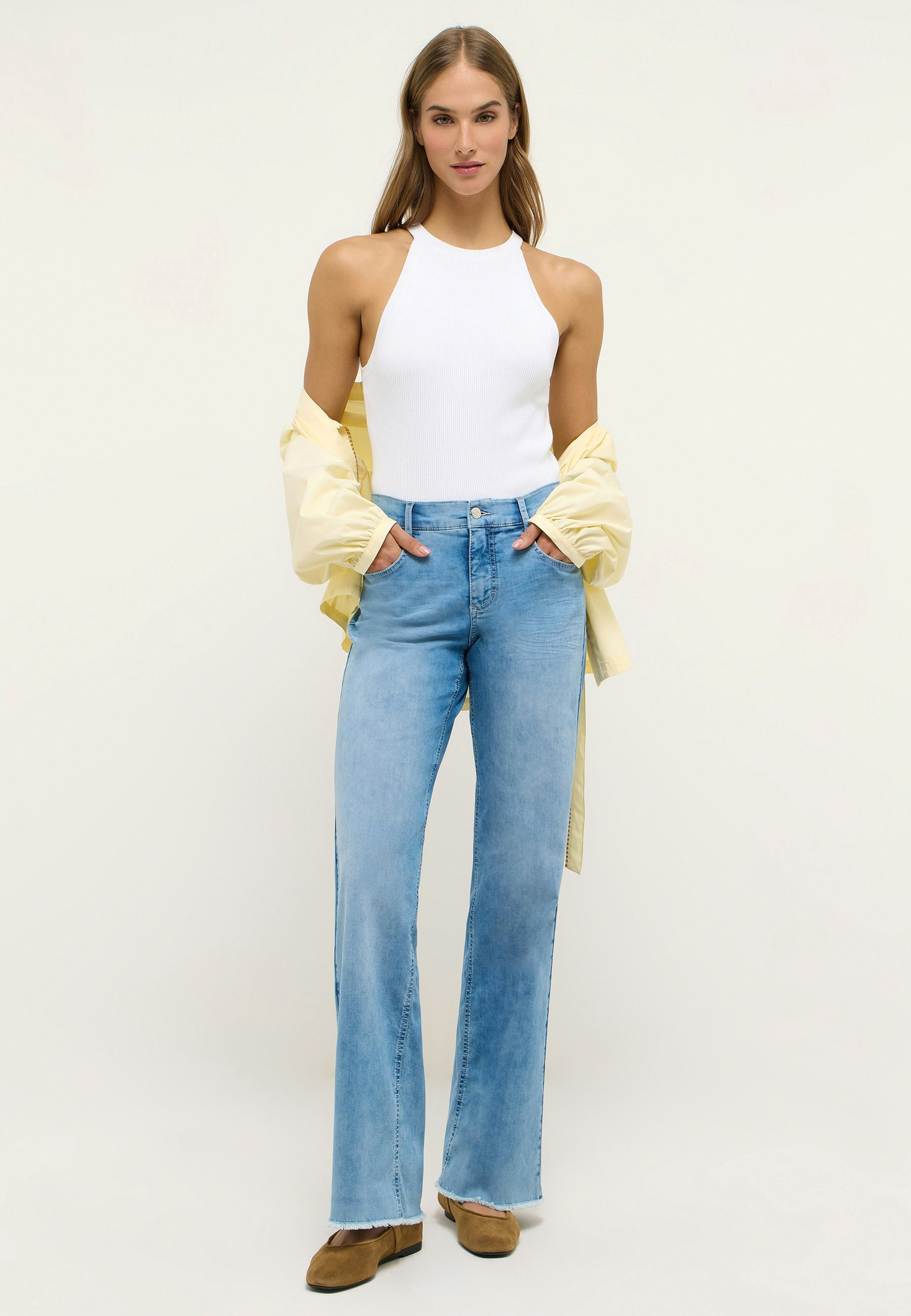 Relaxed Fit Hose mit Polyesteranteil – Rückansicht