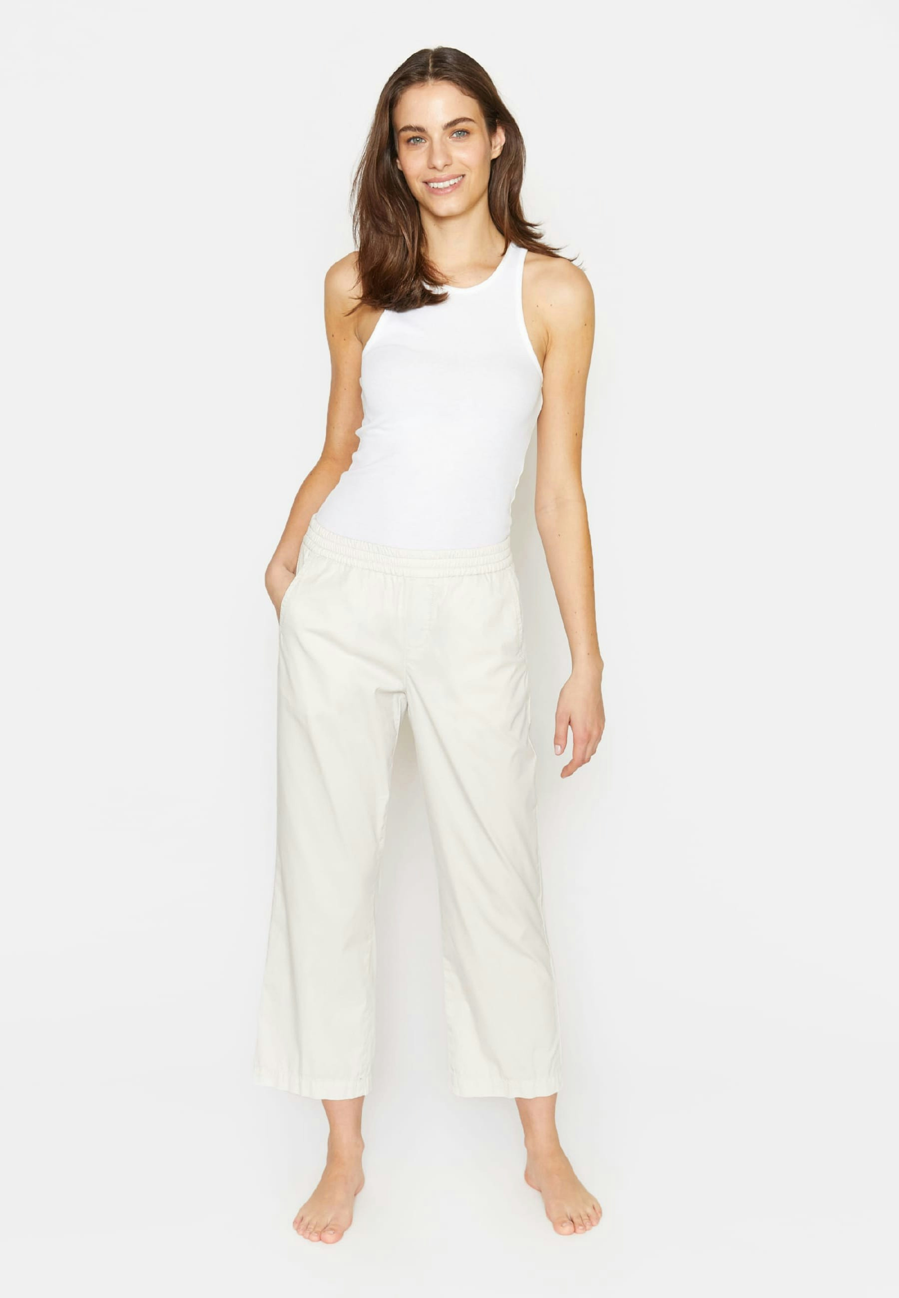 Relaxed Fit Hose mit leichtem Material – Seitenansicht