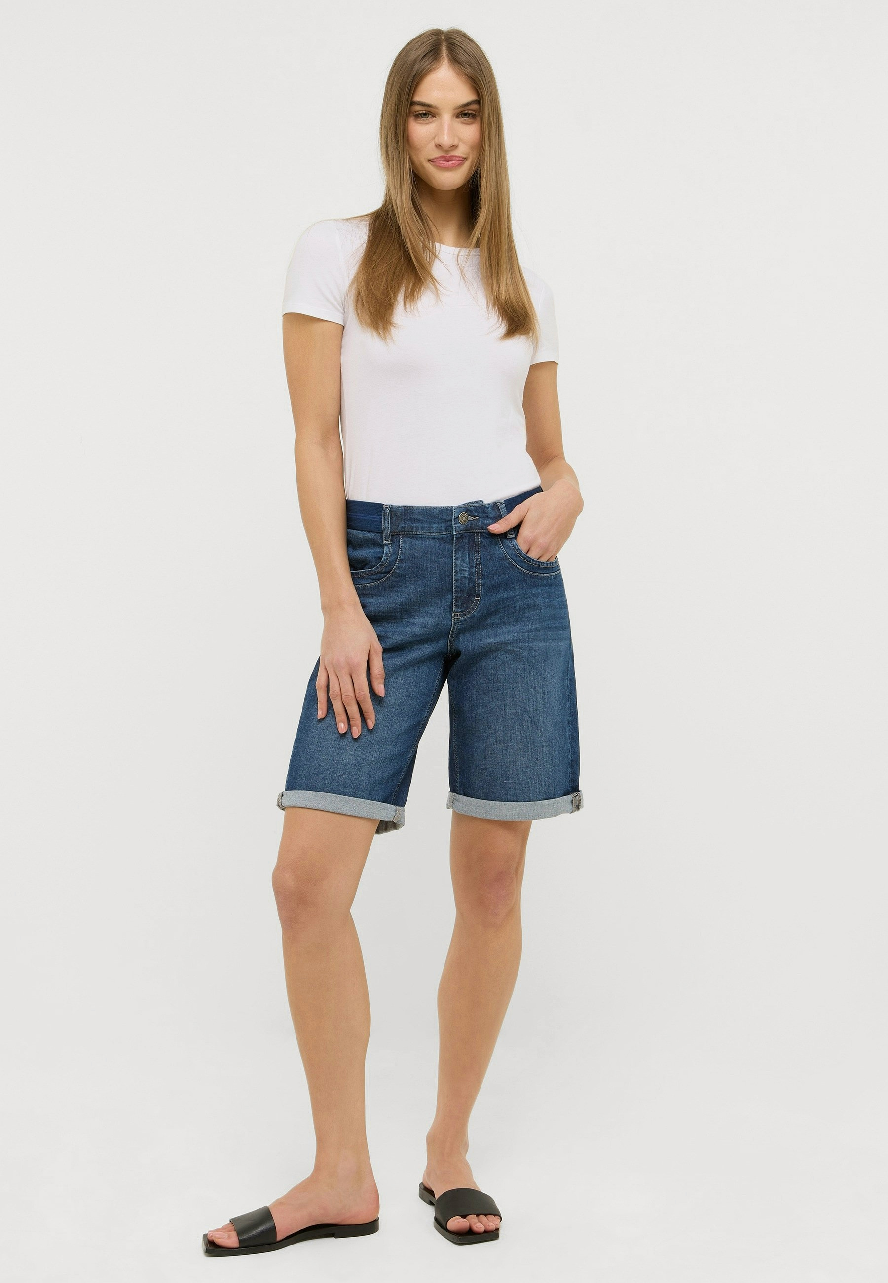 Straight Fit Bermuda aus 97% Baumwolle – Rückansicht